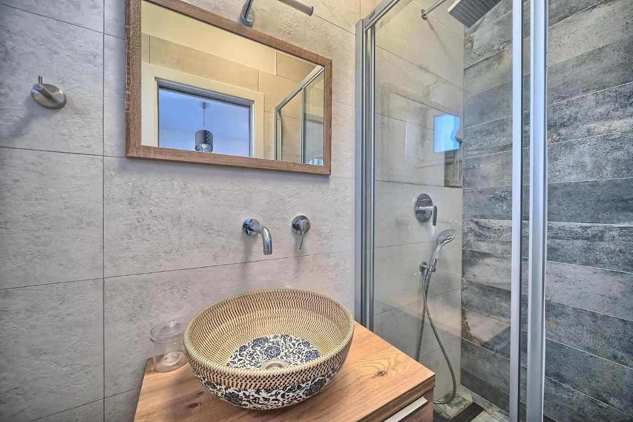 Soul - Sea-View Garden & Pool Apartment Slatine Croatia