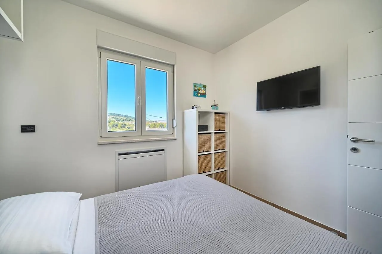 Soul - Sea-View Garden & Pool Apartment Slatine Croatia