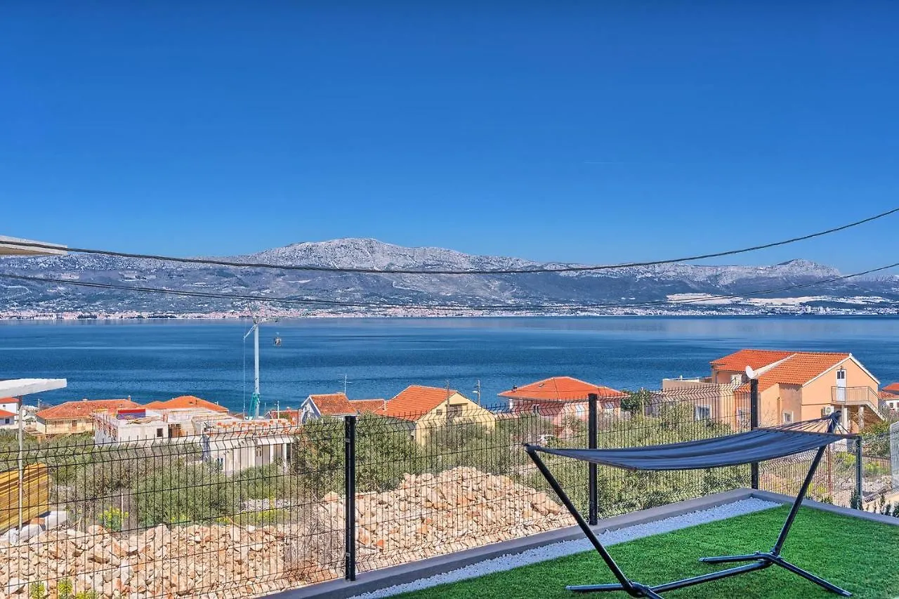 Soul - Sea-View Garden & Pool Apartment Slatine Croatia